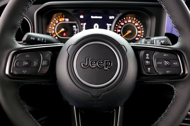 Used 2026 Jeep Wrangler Unlimited Rubicon AWD/4WD image 13