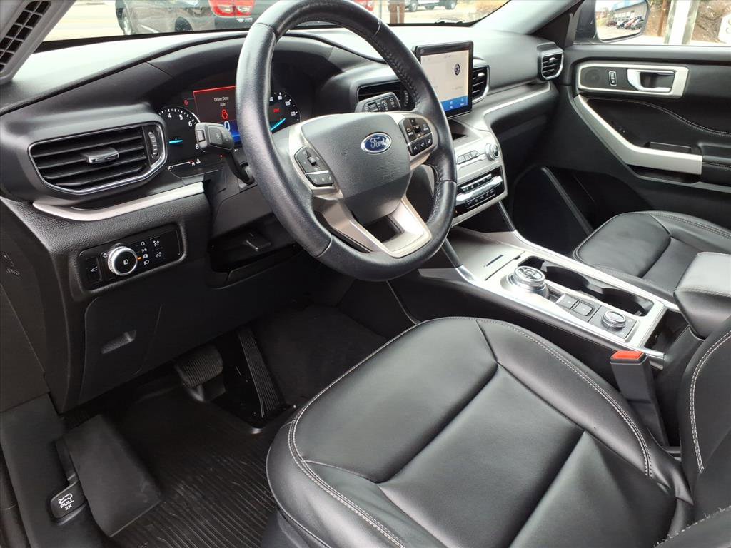 Used 2023 Ford Explorer XLT w/ Equipment Group 202A AWD/4WD image 16