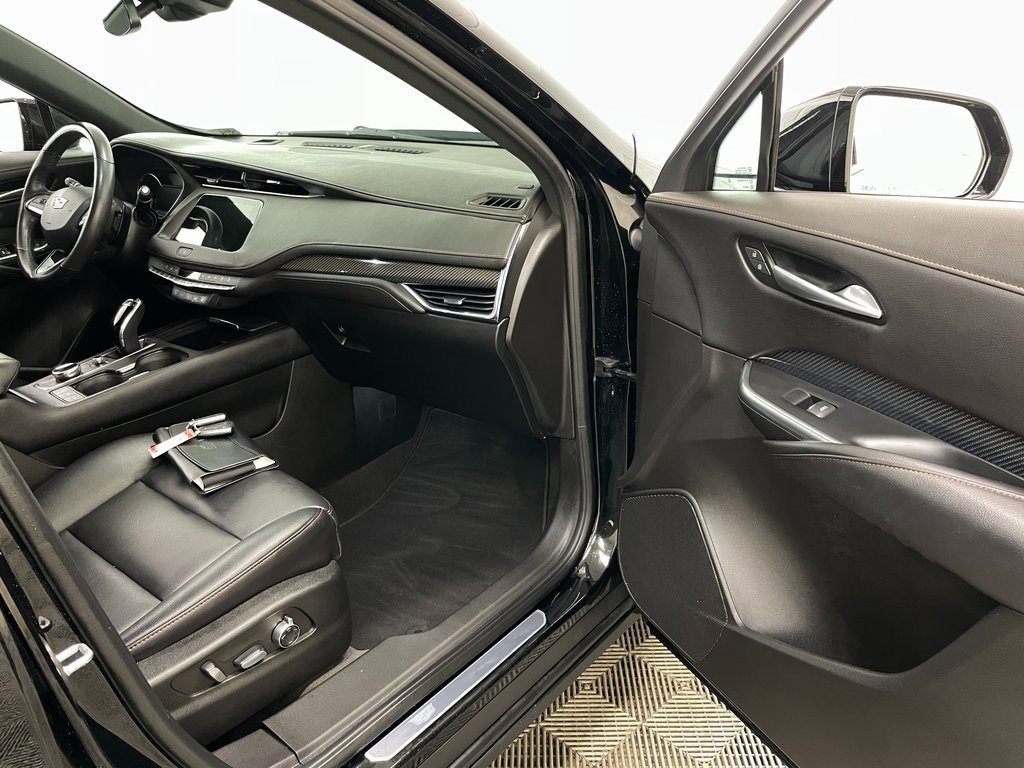 Certified 2023 Cadillac XT4 Sport w/ LPO, Onyx Lite Package image 36