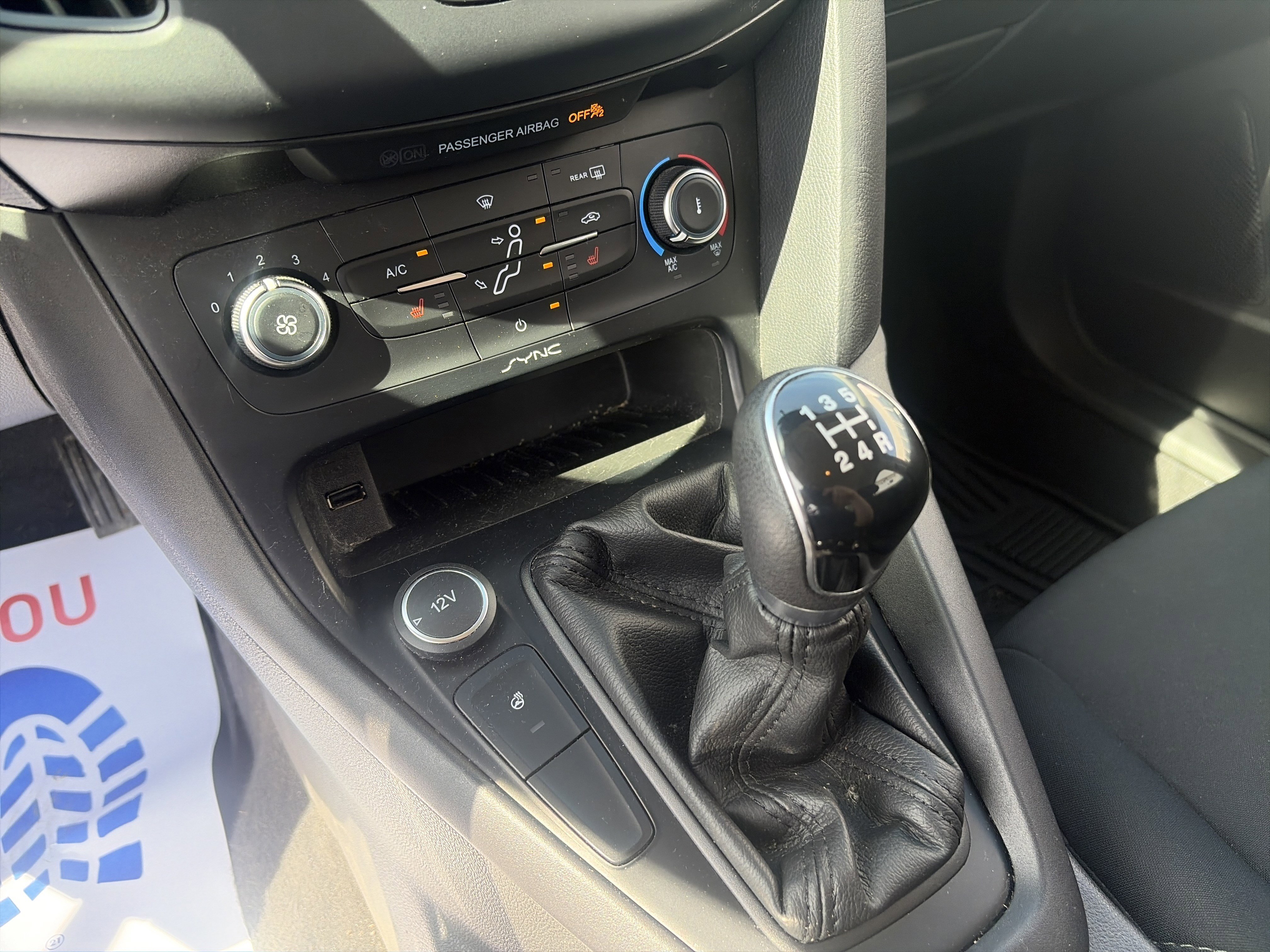 Used 2016 Ford Focus SE w/ SE Cold Weather Package FWD image 35