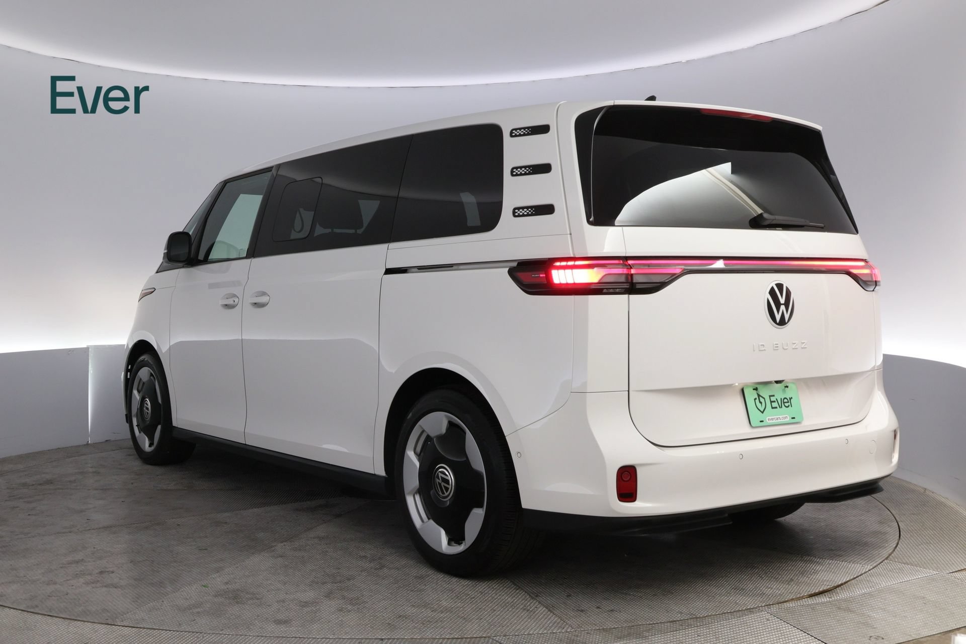 Used 2025 Volkswagen ID. Buzz Pro S RWD image 17