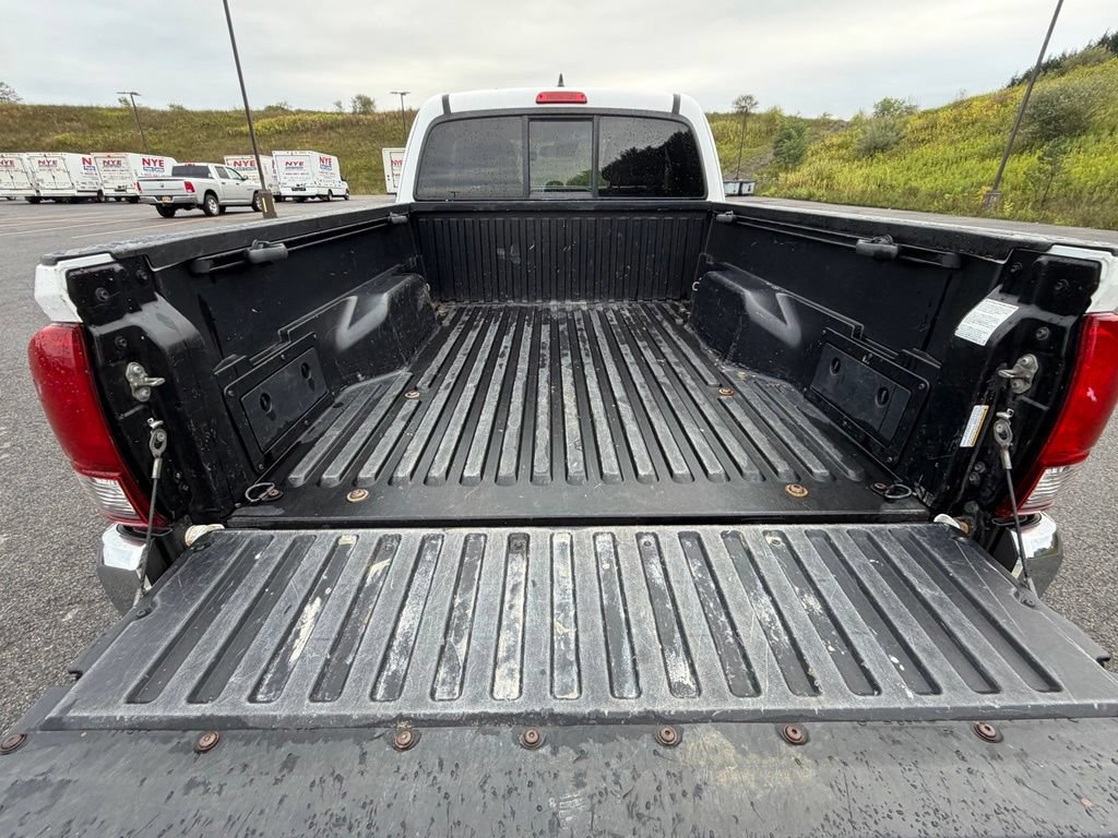 Used 2018 Toyota Tacoma SR5 AWD/4WD image 44