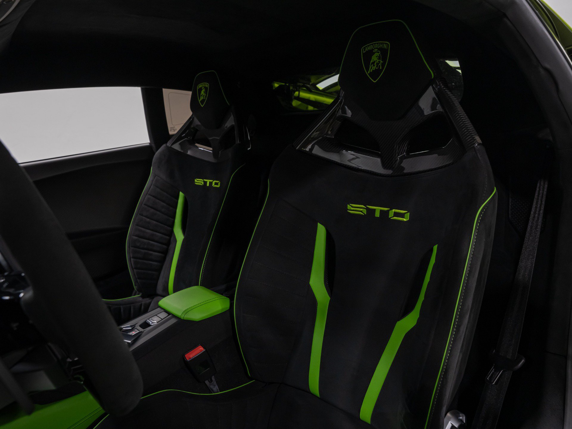 Used 2023 Lamborghini Huracan STO RWD image 39