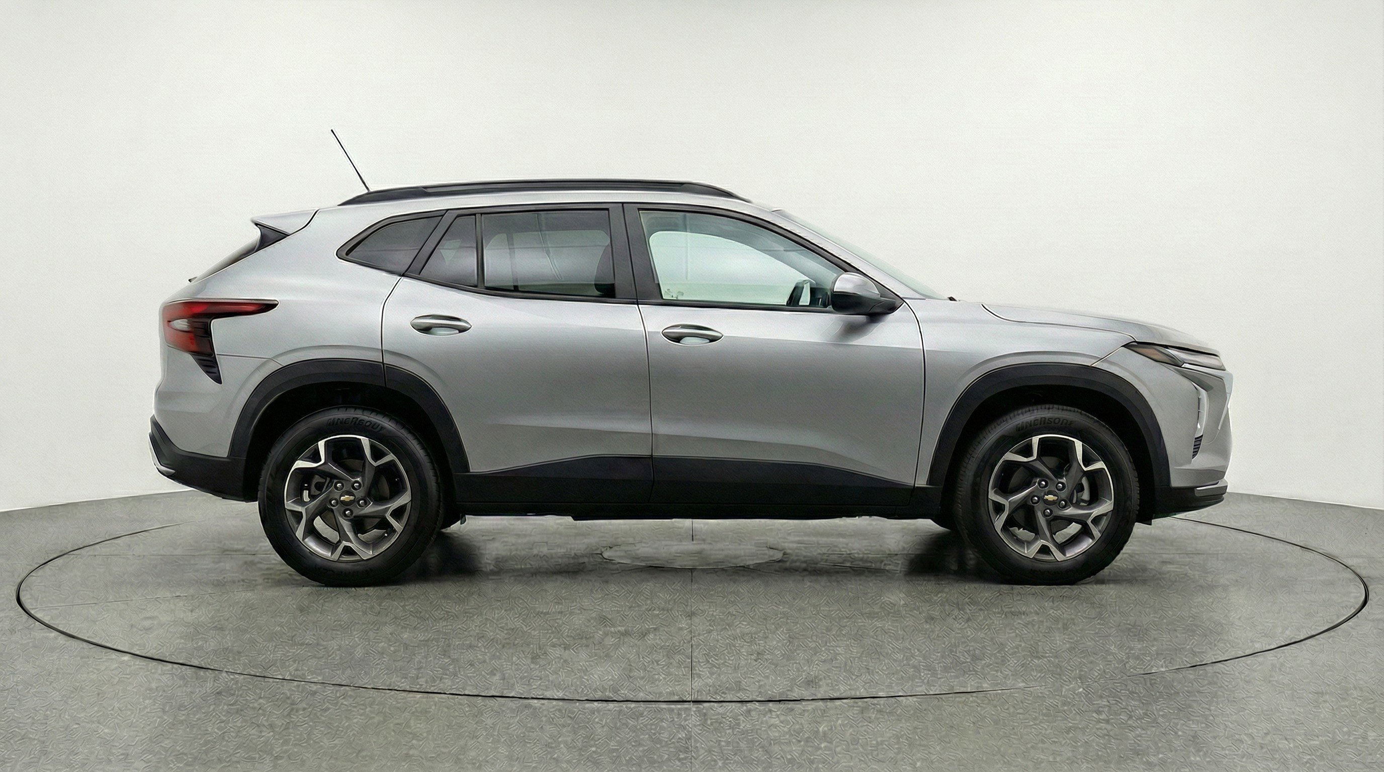 Used 2025 Chevrolet Trax LT w/ LT Convenience Package FWD image 11