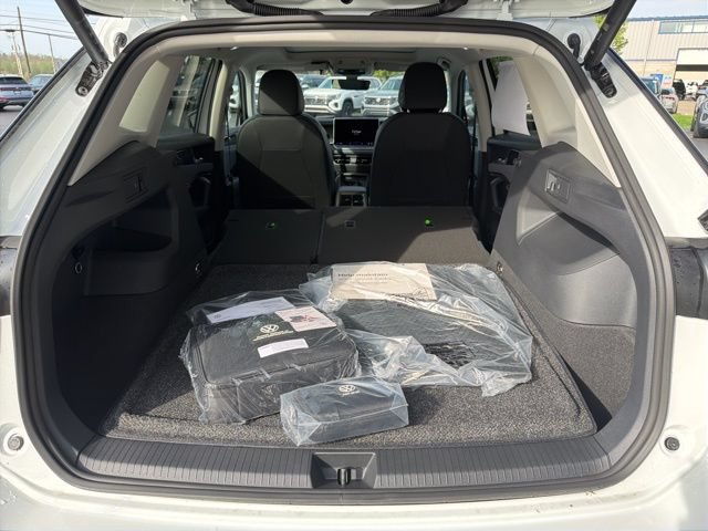 New 2026 Volkswagen Tiguan SE AWD/4WD image 24