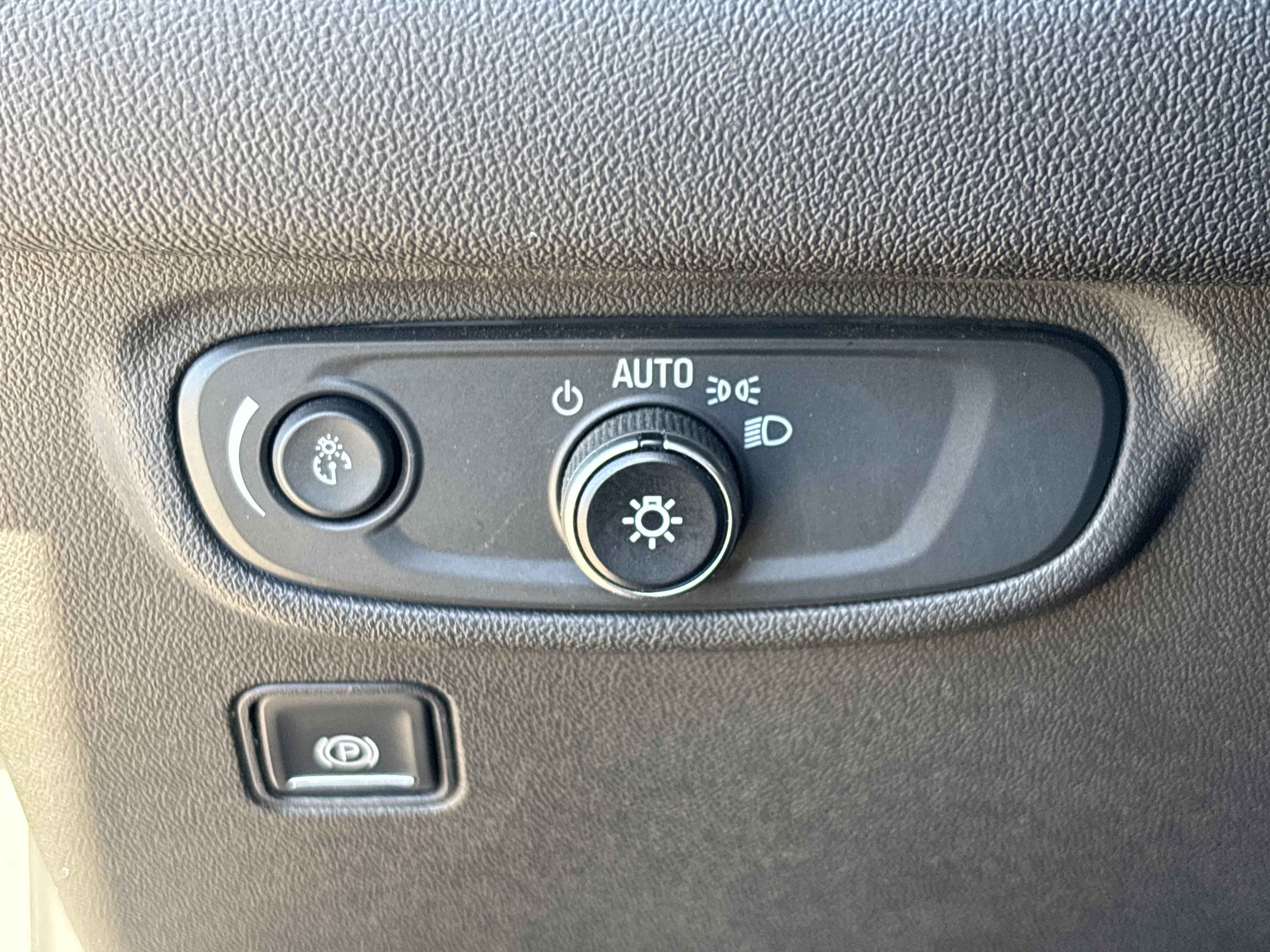 Used 2020 GMC Terrain SLE w/ Driver Convenience Package FWD image 30