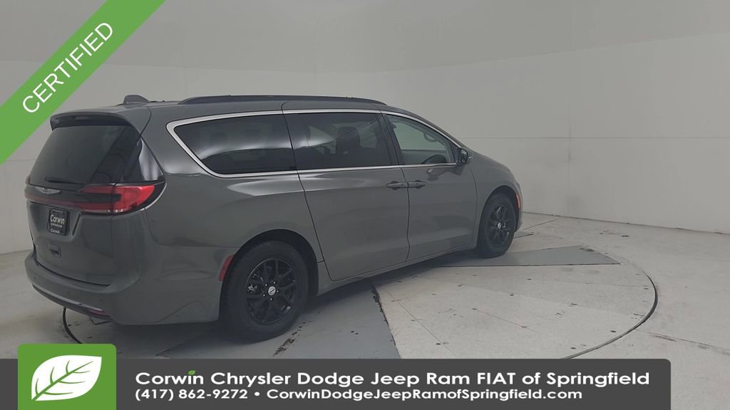 Certified 2022 Chrysler Pacifica Touring-L image 15