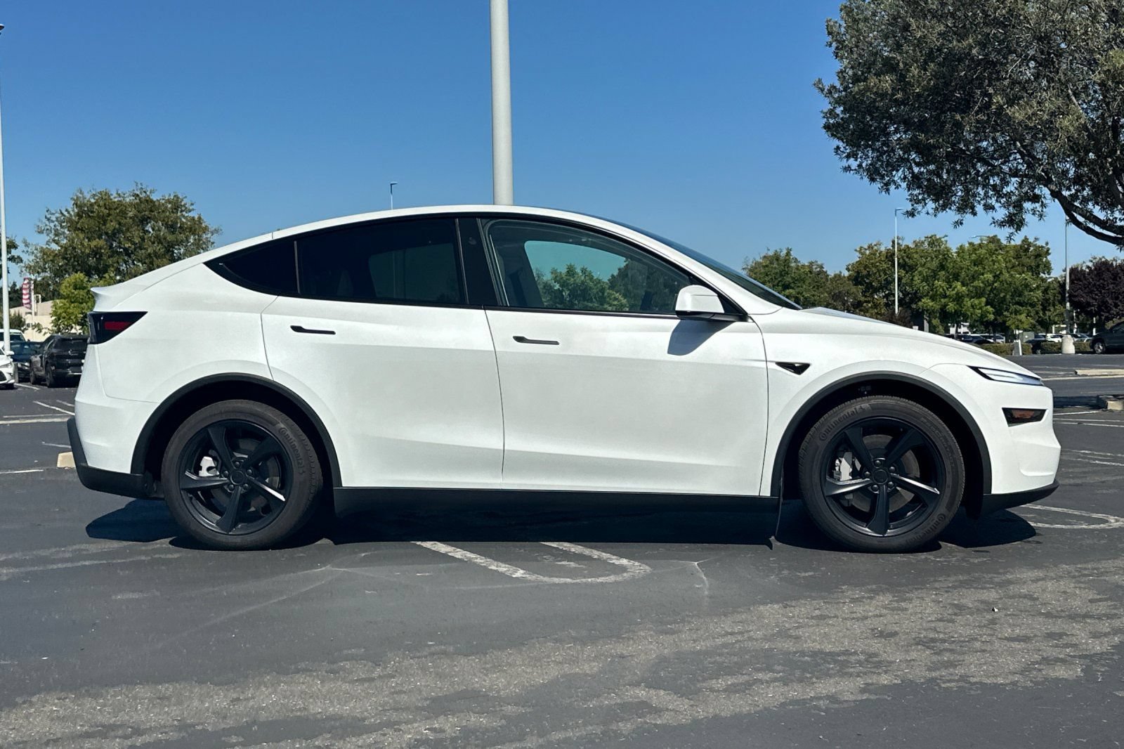 Used 2026 Tesla Model Y Long Range AWD/4WD image 3