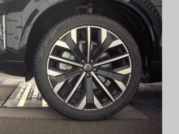 Used 2025 Volvo XC90 B5 Plus AWD/4WD image 9