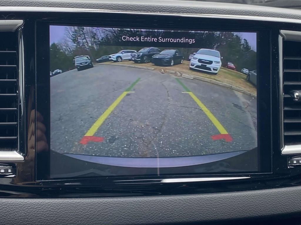 Used 2023 Chrysler Pacifica Touring-L image 26