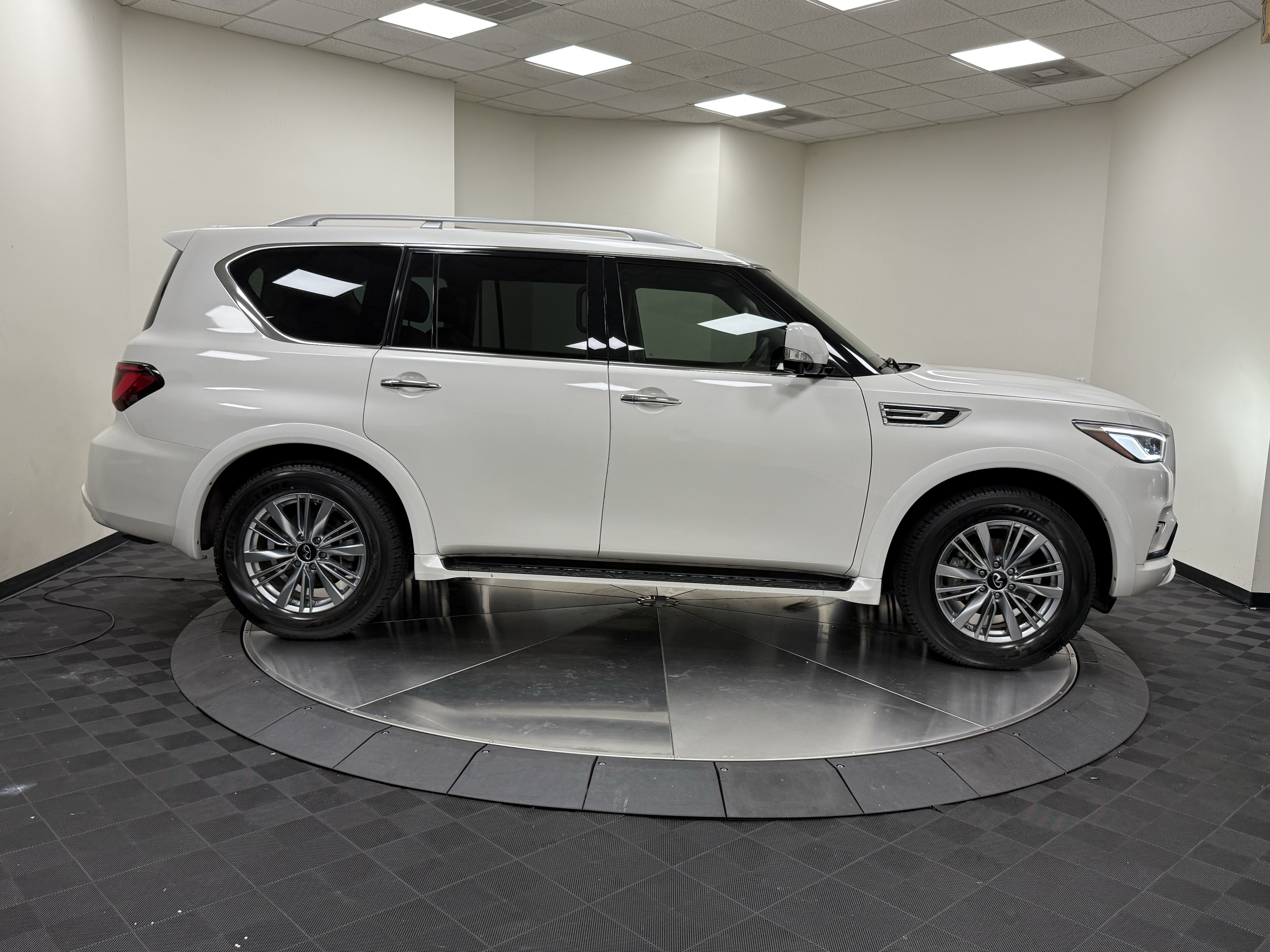 Certified 2023 INFINITI QX80 Luxe w/ Cargo Package RWD image 8