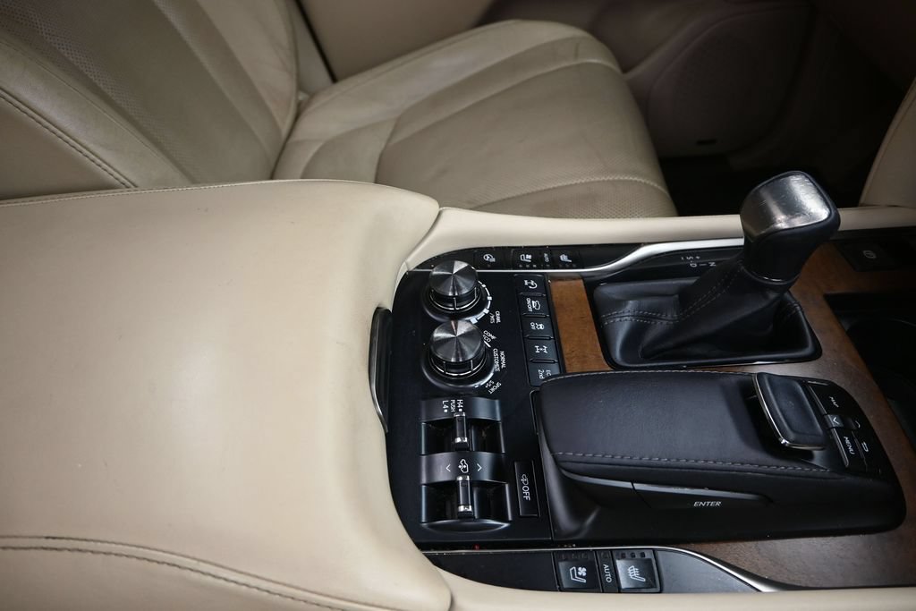 Used 2017 Lexus LX 570 4WD image 29