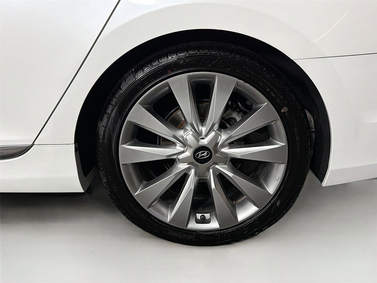 Used 2012 Hyundai Azera w/ Technology Pkg FWD image 32