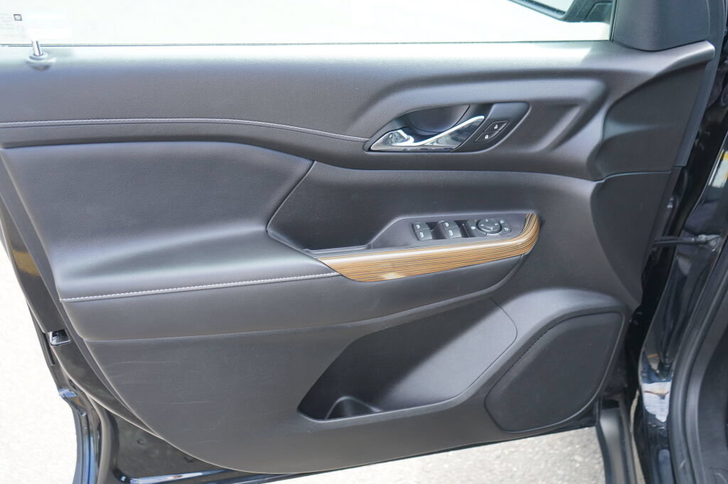 Used 2021 GMC Acadia SLE FWD image 18