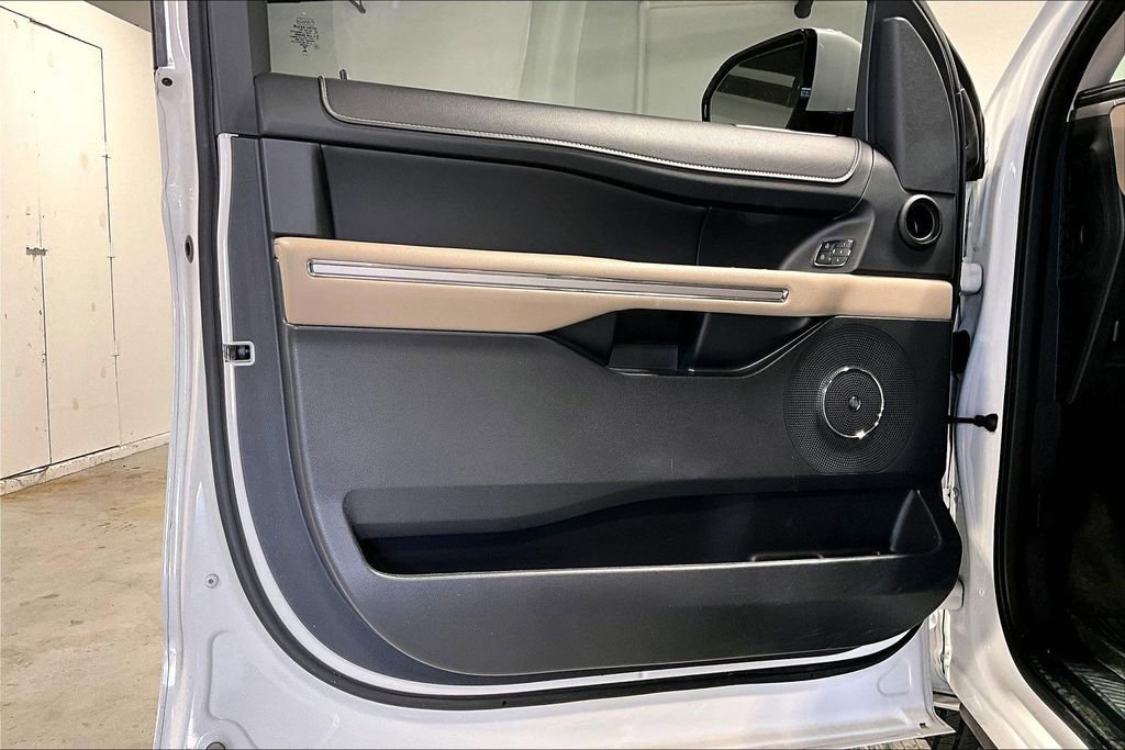 Used 2024 Ford Expedition Max Limited image 21