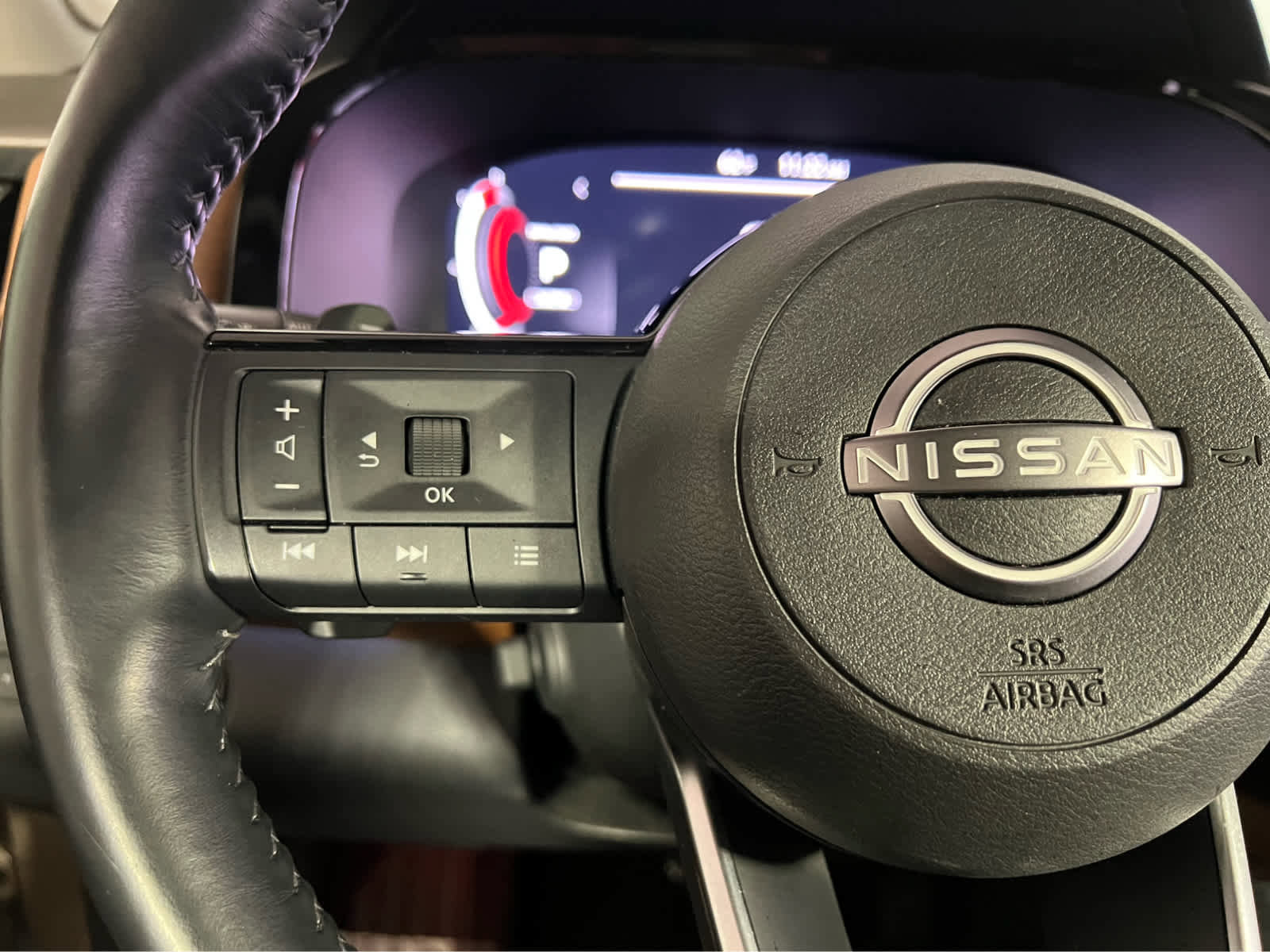 Used 2023 Nissan Pathfinder Platinum image 19