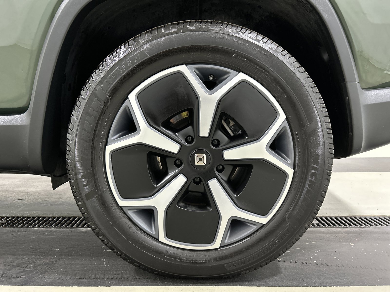 Used 2024 Rivian R1S Adventure AWD/4WD image 10