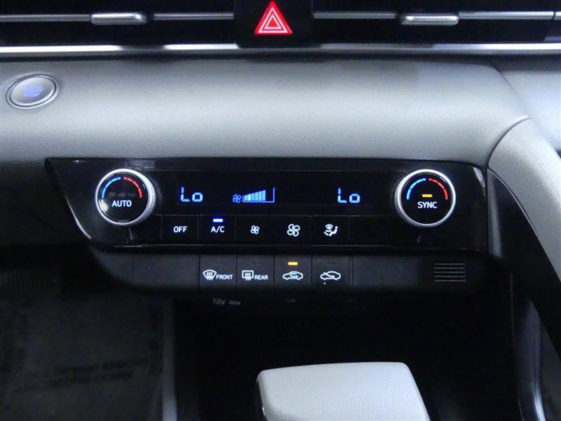 Used 2023 Hyundai Elantra SEL image 11