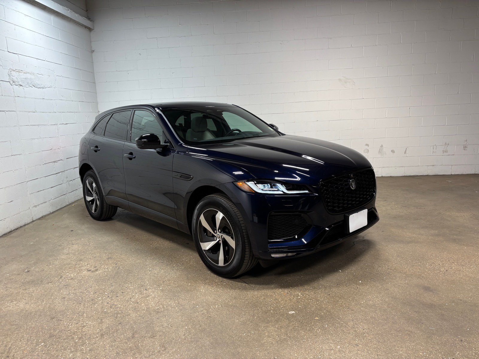 Used 2026 Jaguar F-PACE R-Dynamic S AWD/4WD image 4