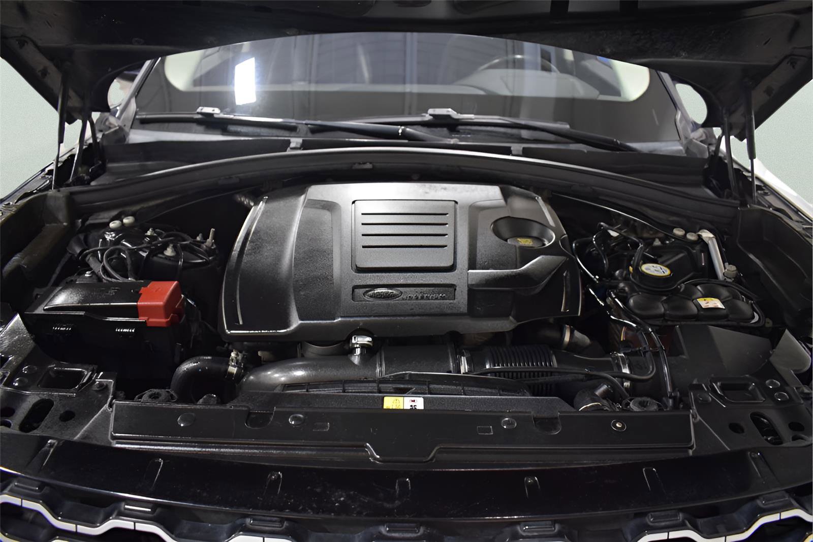 Used 2019 Land Rover Range Rover Velar S AWD/4WD image 37
