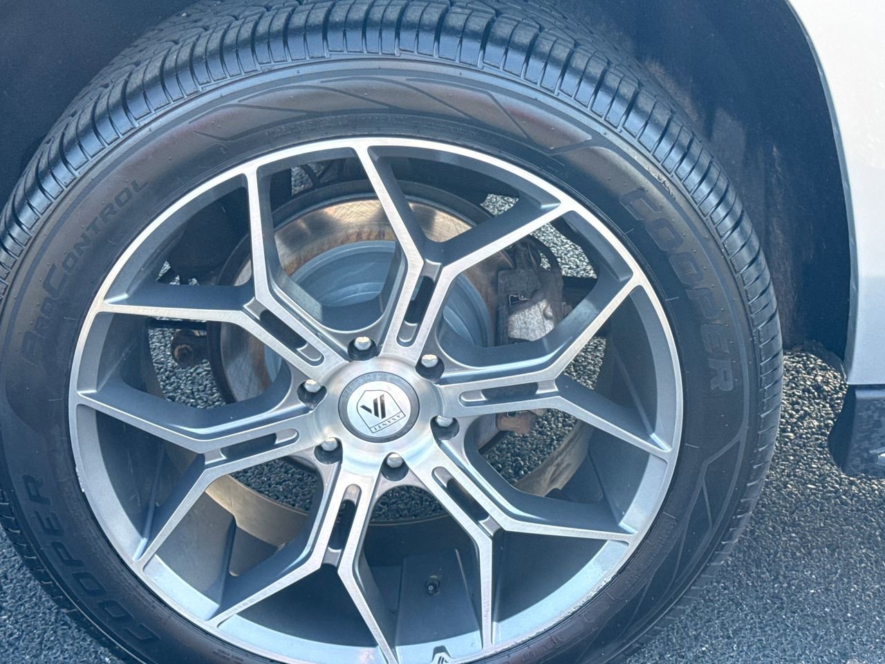 Used 2020 GMC Yukon XL Denali image 9