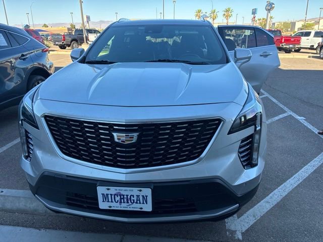 Used 2022 Cadillac XT4 Premium Luxury AWD/4WD image 2