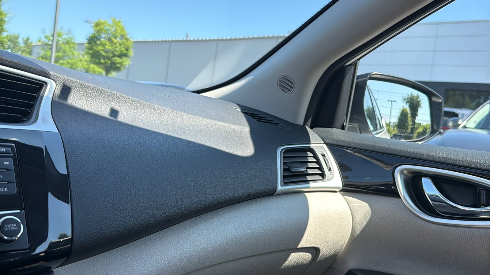 Used 2016 Nissan Sentra SV FWD image 18