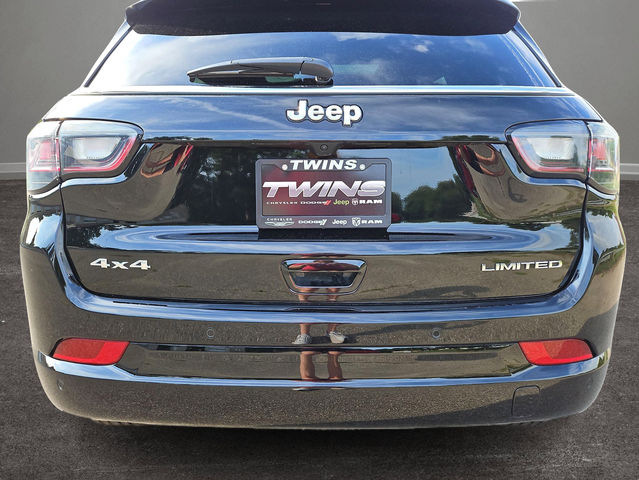 New 2024 Jeep Compass Limited w/ Elite Group image 30