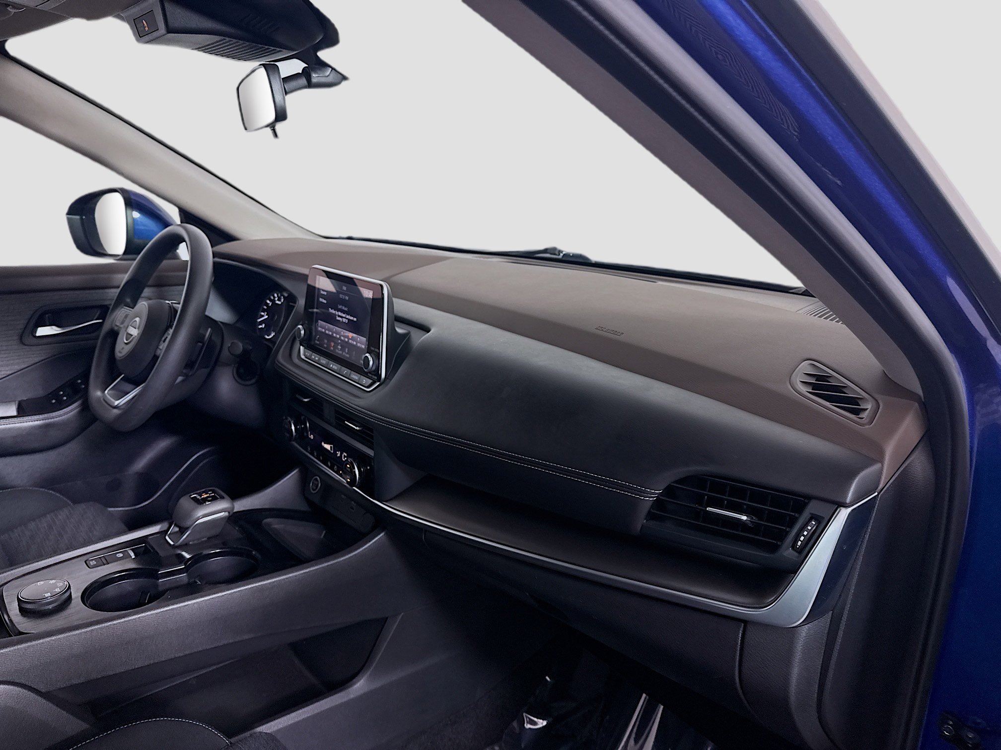 Used 2023 Nissan Rogue SV image 30