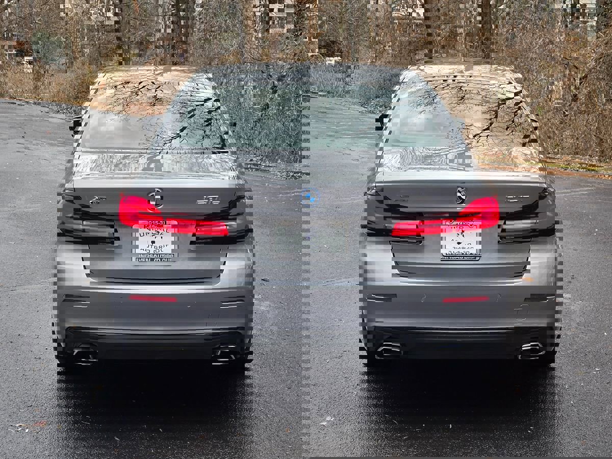 Used 2023 BMW 530e xDrive w/ Premium Package image 5