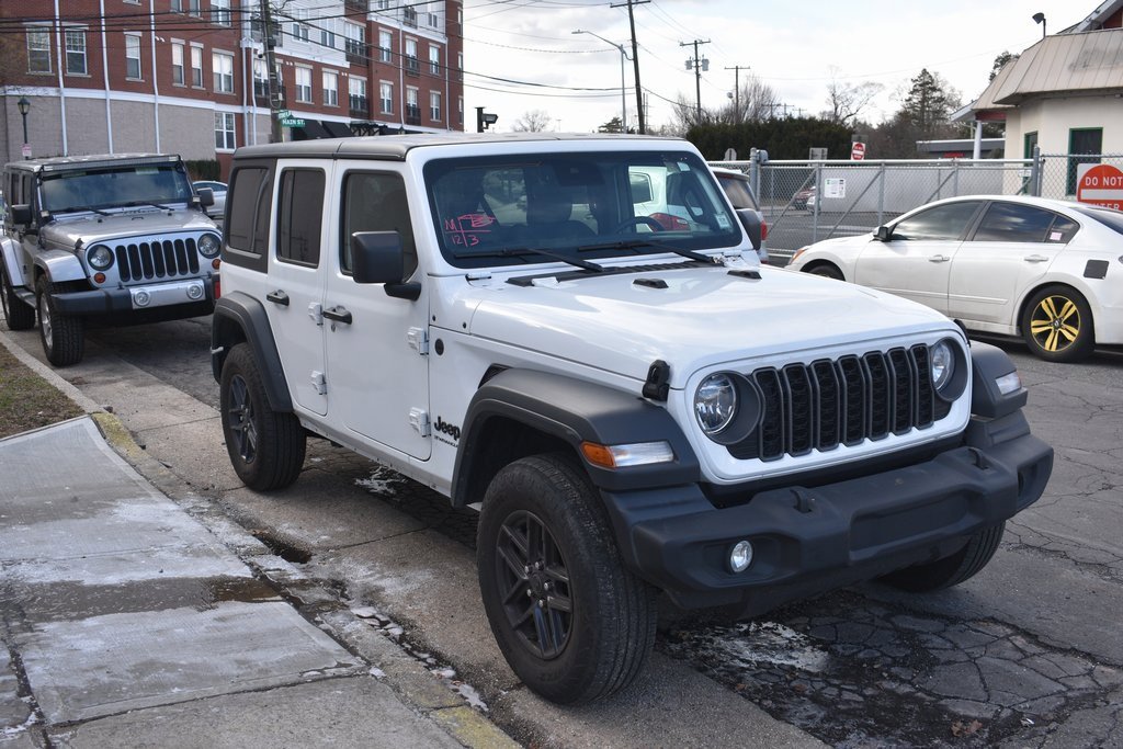 Used 2025 Jeep Wrangler Sport S image 4