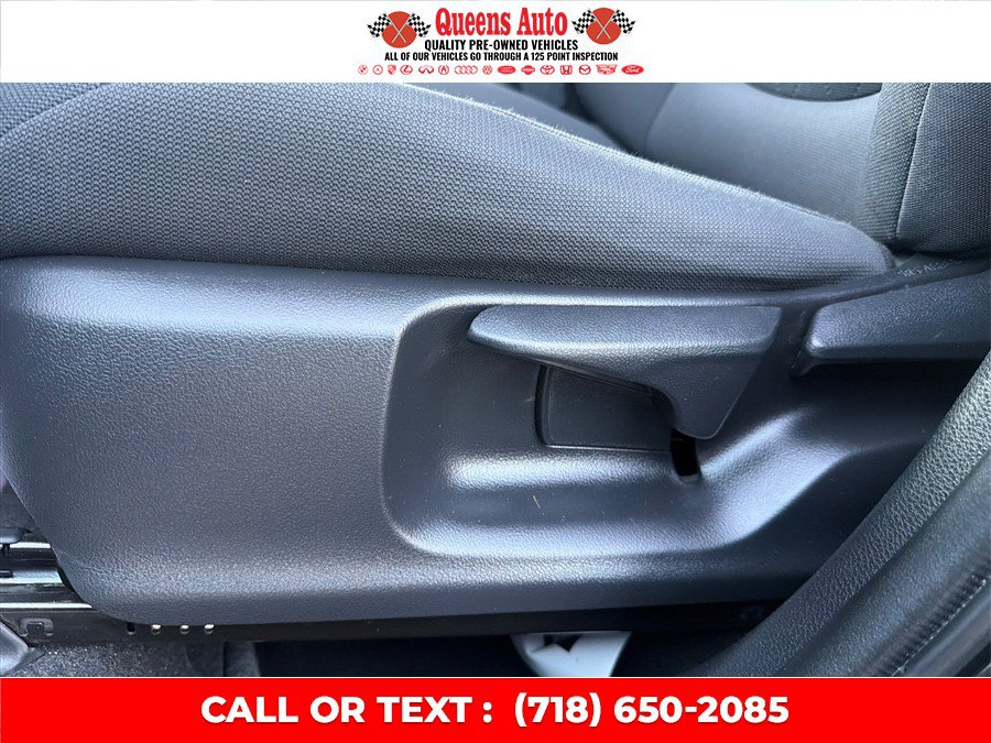 Used 2022 Toyota Corolla Cross LE AWD/4WD image 23