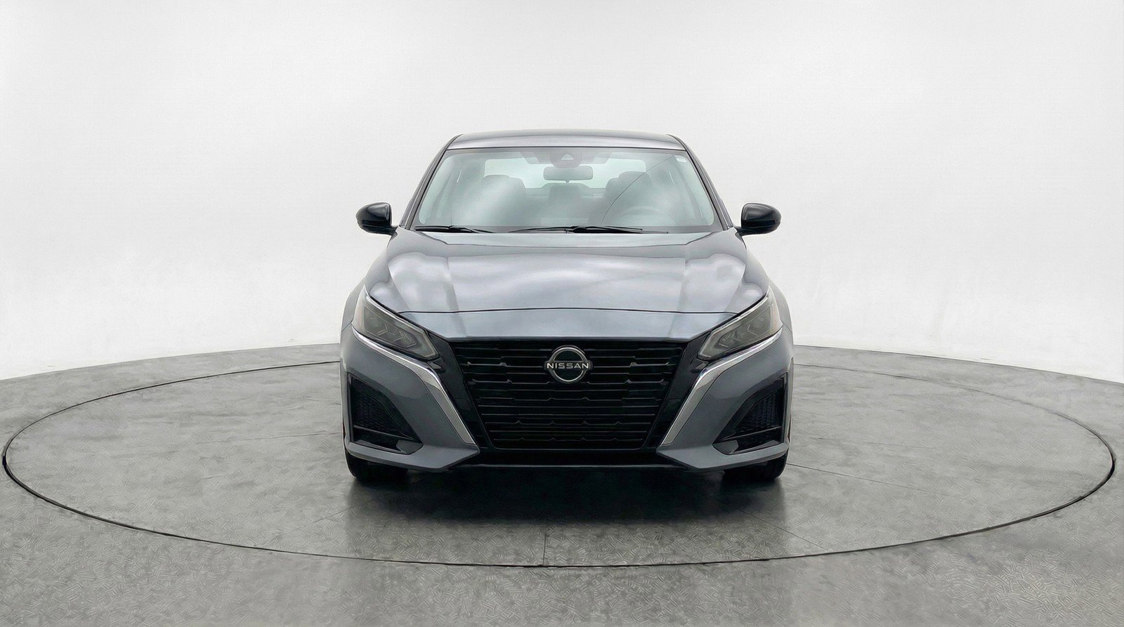 Used 2025 Nissan Altima 2.5 SV FWD image 2