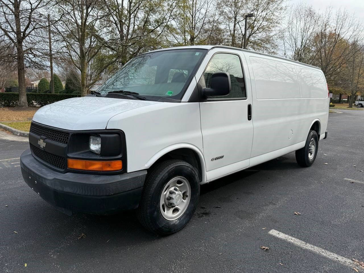 Used 2006 Chevrolet Express 2500 Extended image 2