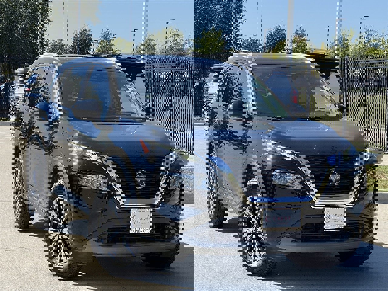 Used 2023 Nissan Rogue SV w/ SV Premium B Package image 2