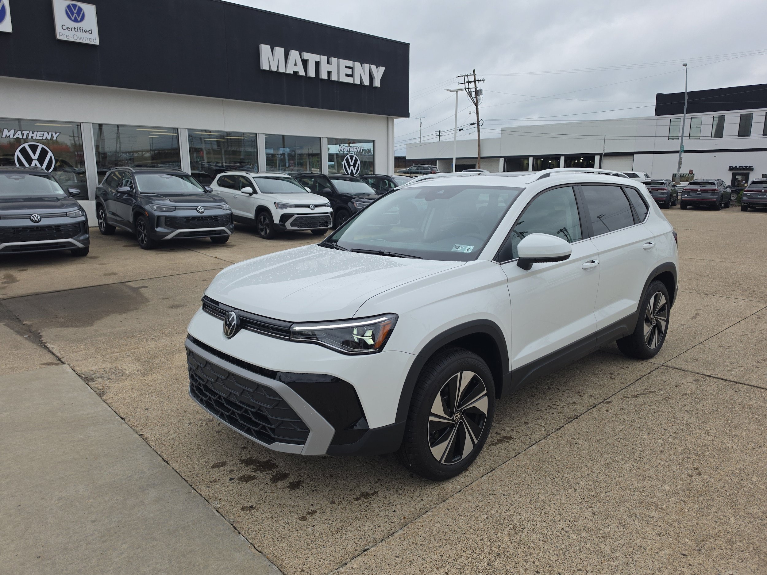 New 2026 Volkswagen Taos SE AWD/4WD image 1