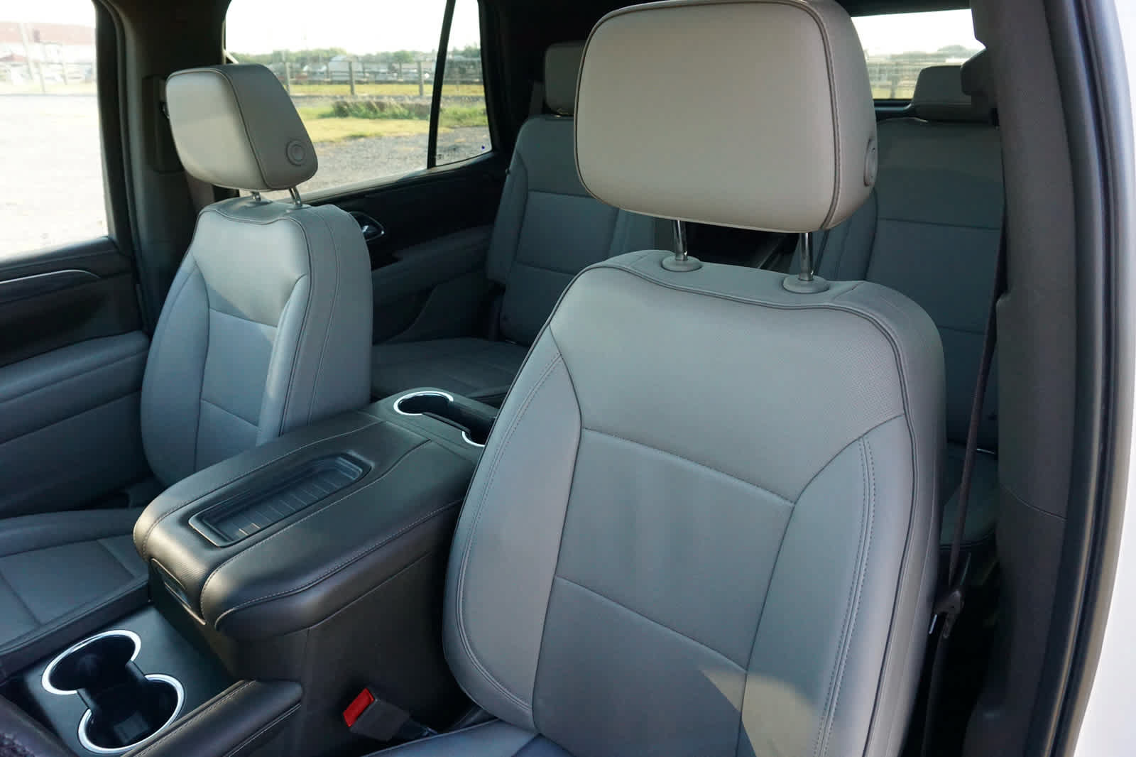 Used 2021 GMC Yukon SLT w/ SLT Premium Package AWD/4WD image 24
