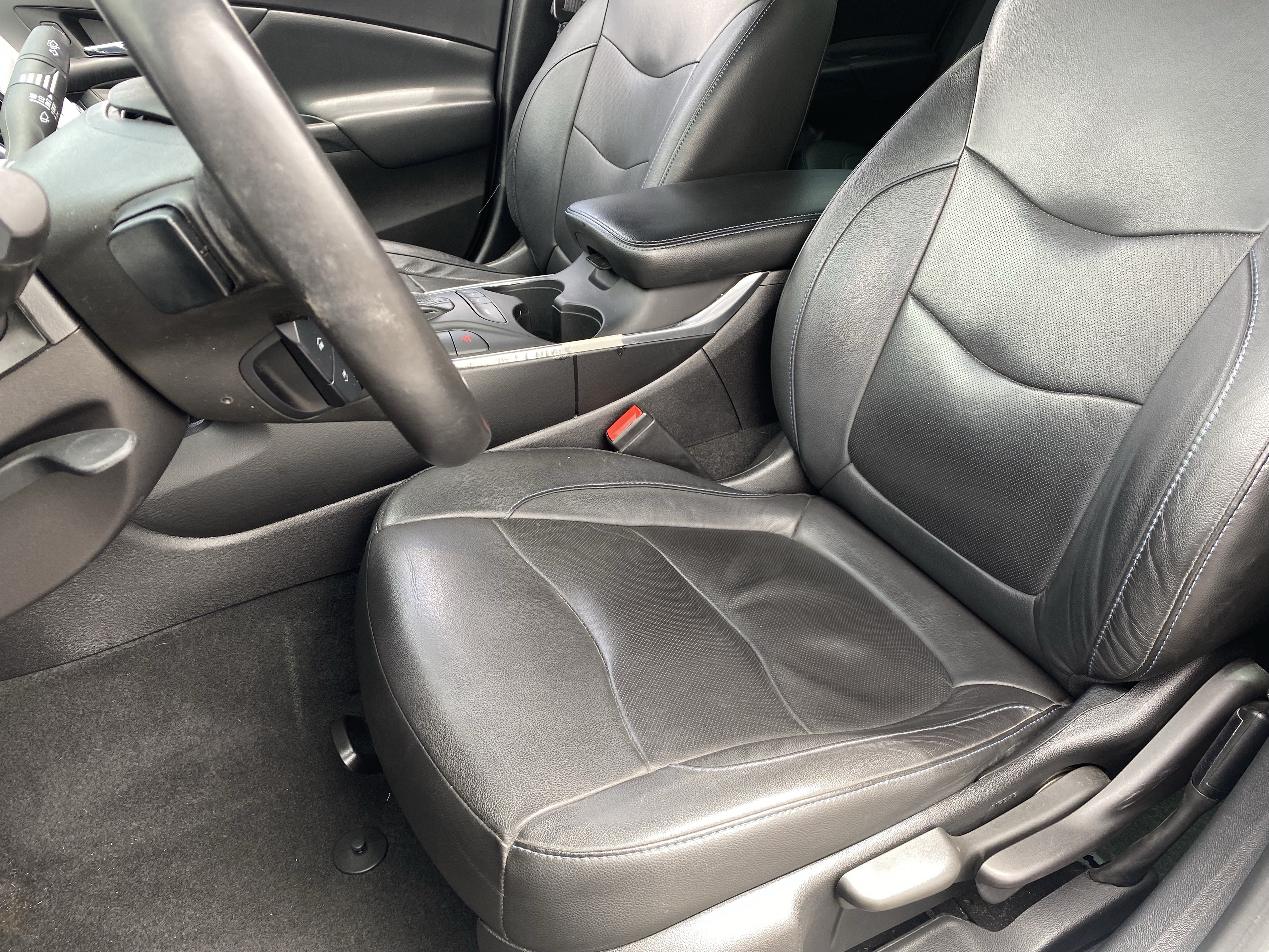 Used 2017 Chevrolet Volt Premier w/ Driver Confidence II Package FWD image 15