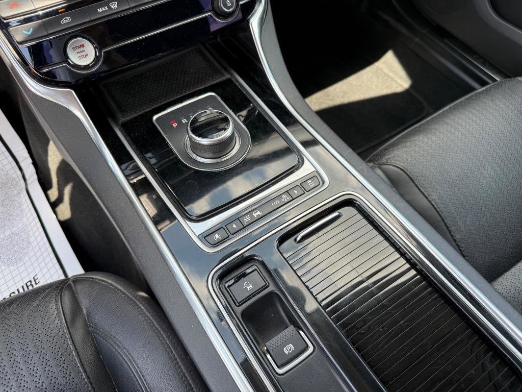 Used 2017 Jaguar XF Prestige RWD image 20