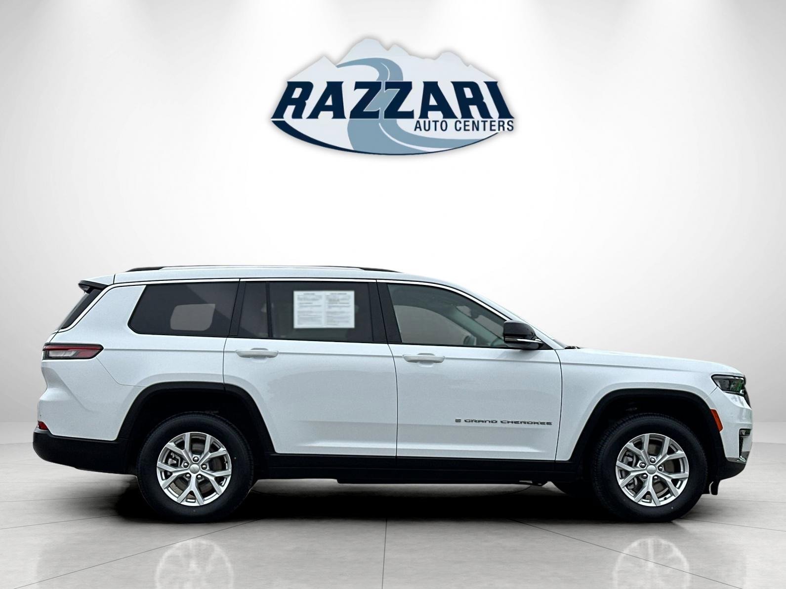 Used 2023 Jeep Grand Cherokee L Limited image 2
