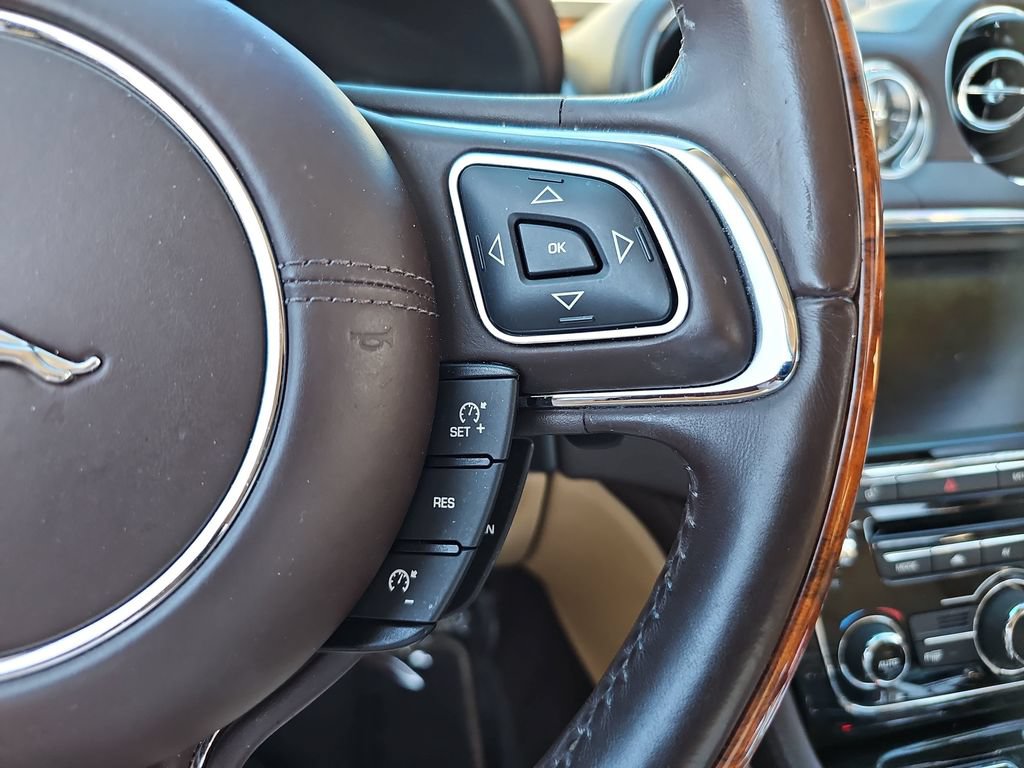 Used 2015 Jaguar XJ L Portfolio RWD image 12