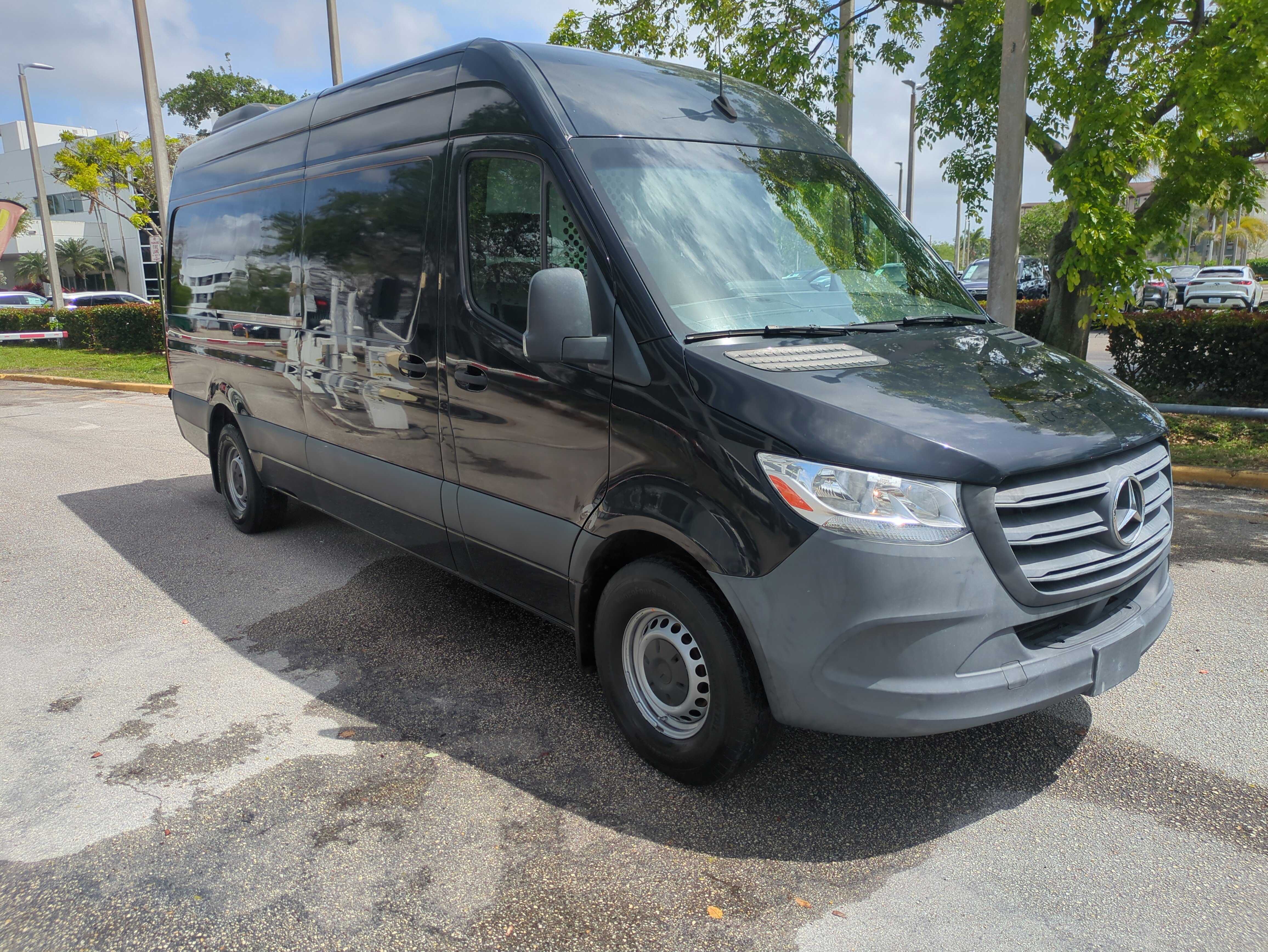 Used 2022 Mercedes-Benz Sprinter 2500 image 2