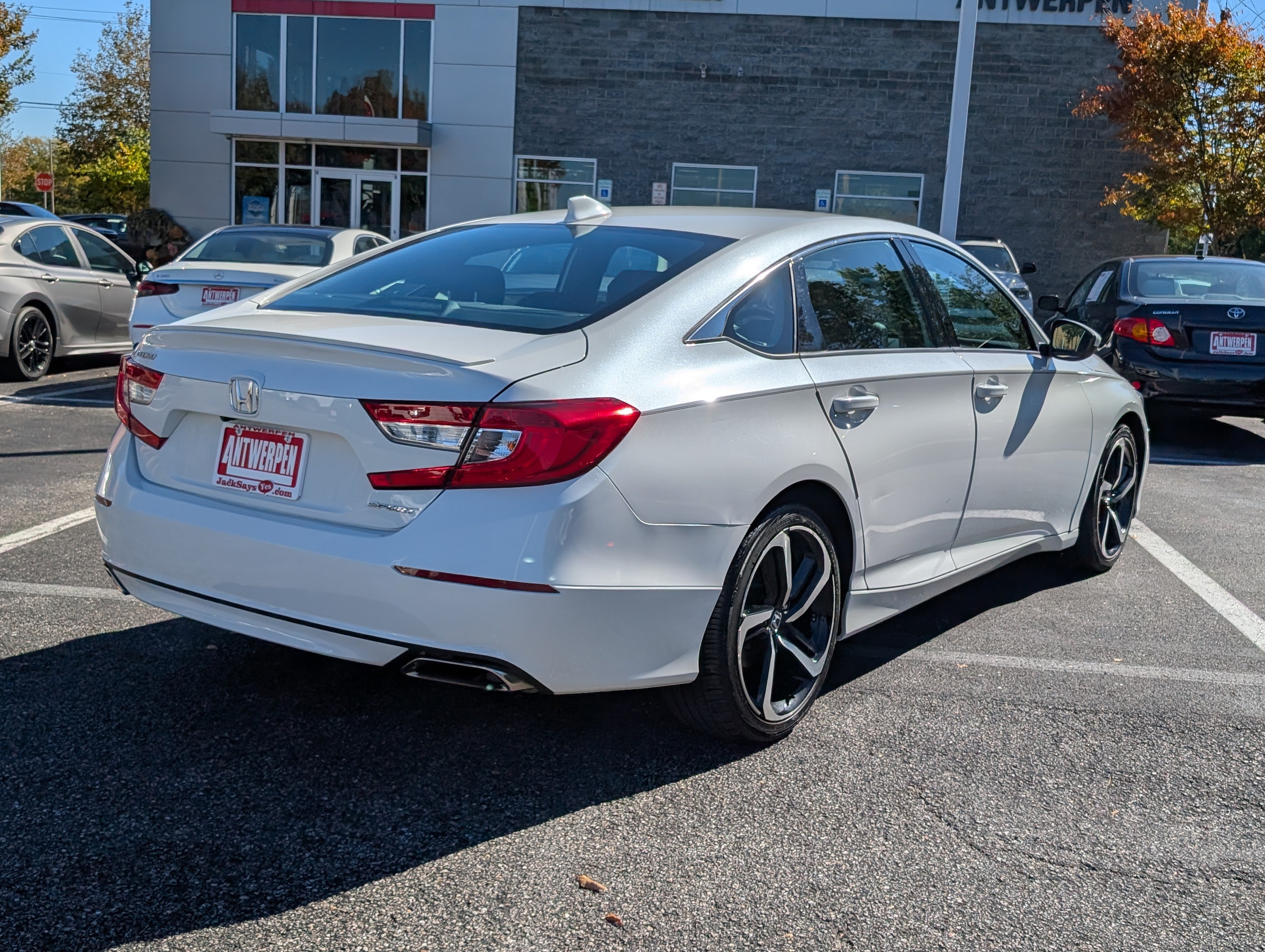 Used 2018 Honda Accord Sport image 3