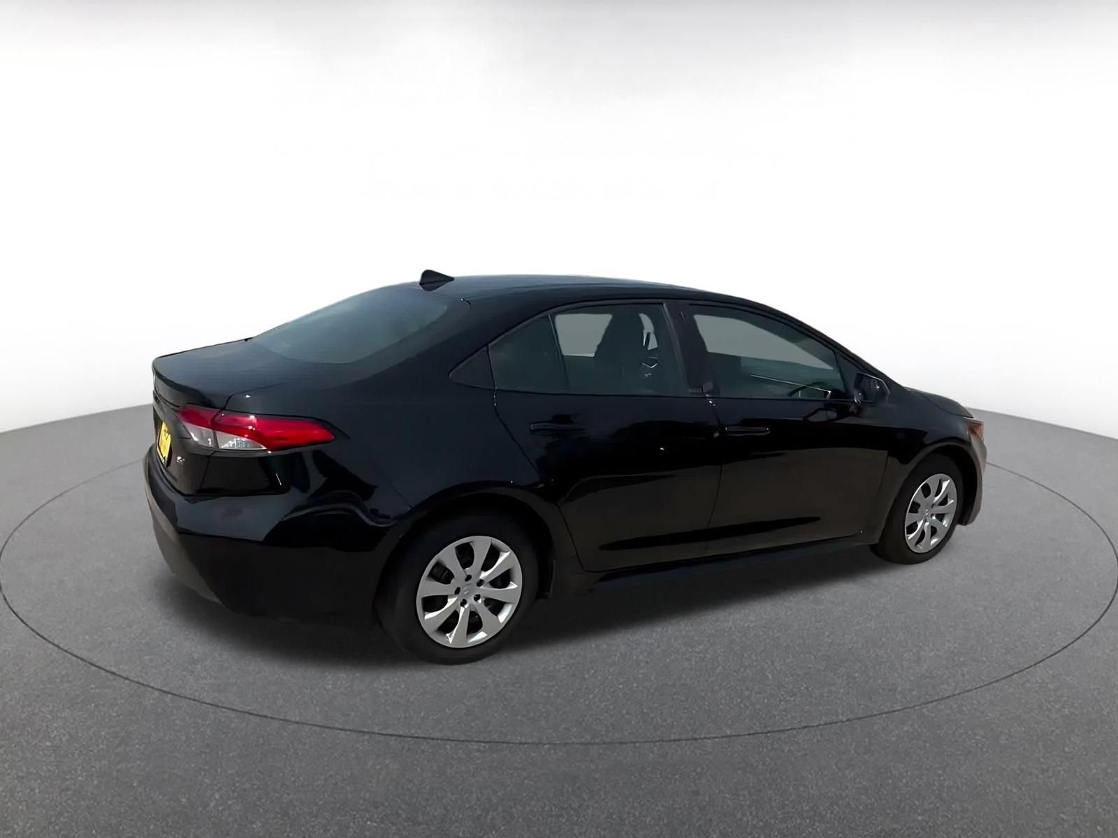 Used 2025 Toyota Corolla LE FWD image 13