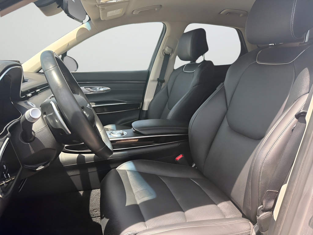 Used 2025 Genesis GV70 2.5T AWD/4WD image 19
