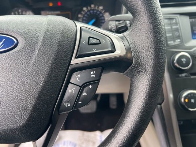 Used 2017 Ford Fusion SE image 15