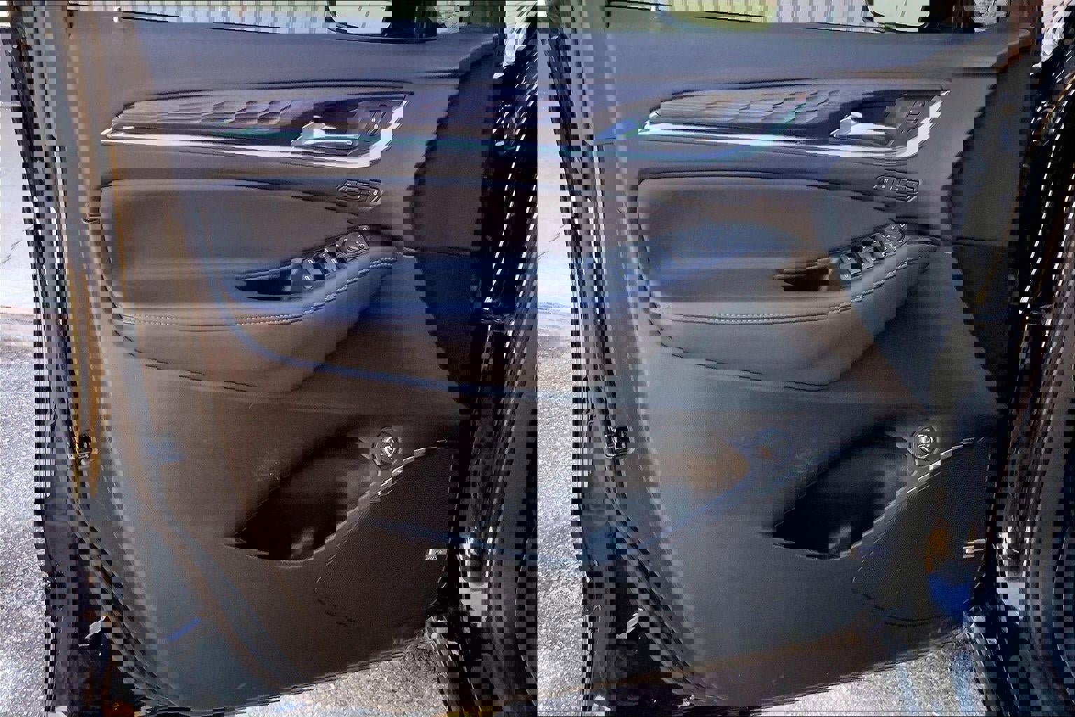 Used 2023 Buick Enclave Avenir image 25