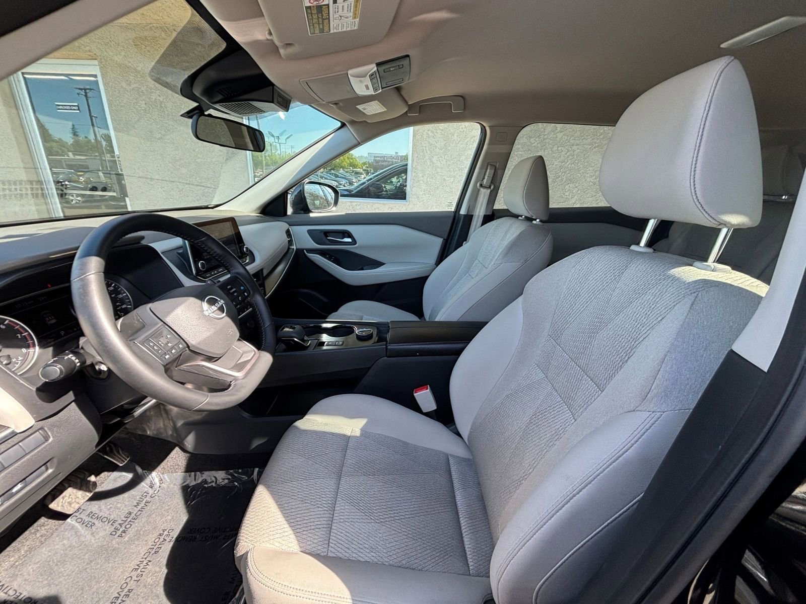 Used 2025 Nissan Rogue SV AWD/4WD image 29