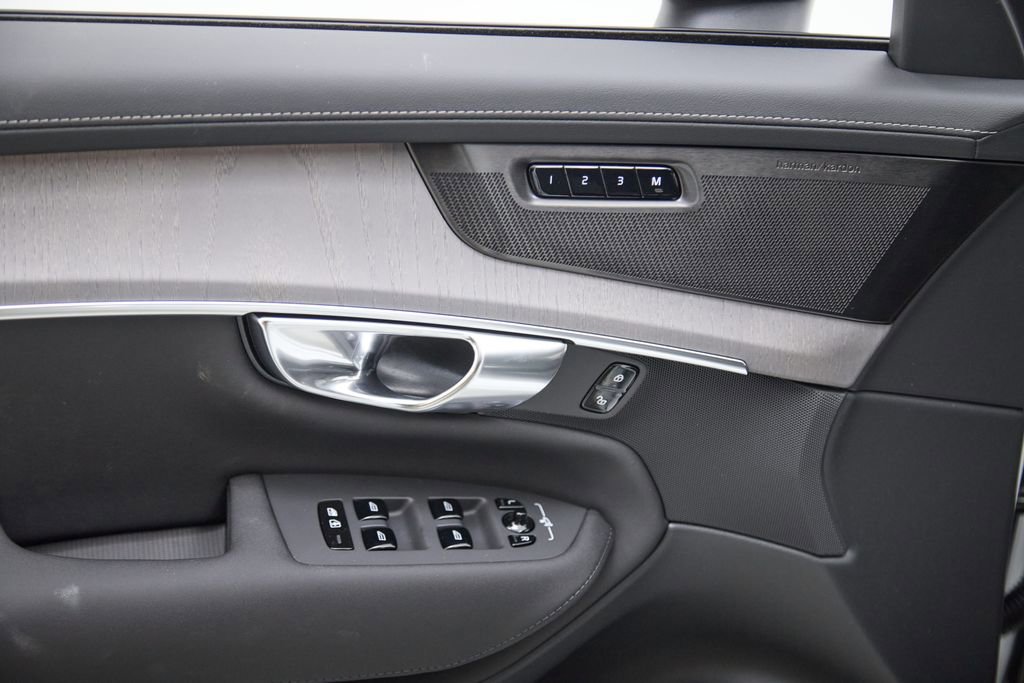 New 2026 Volvo XC90 T8 Ultra w/ Protection Package image 11