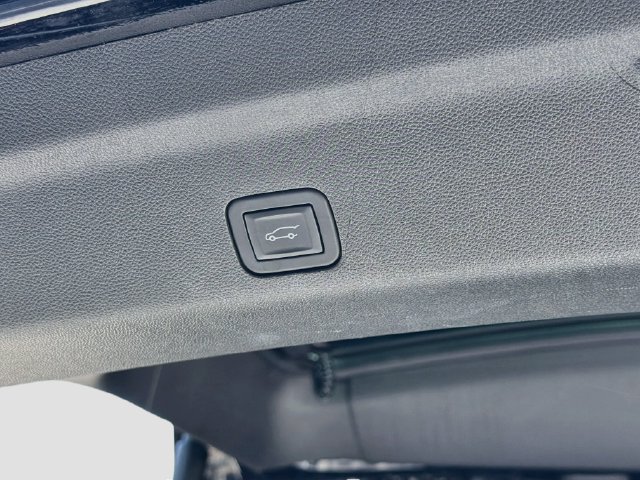 Used 2024 GMC Yukon Denali AWD/4WD image 14
